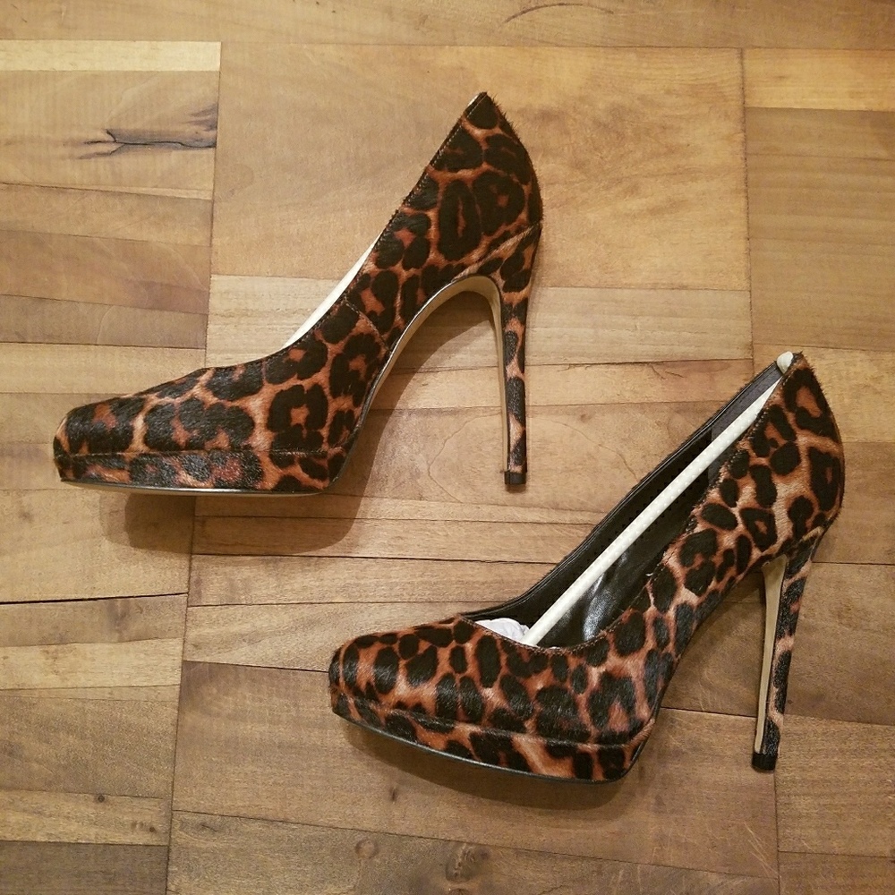 Enzo Angiolini Size 6 Esamendara leopard pump